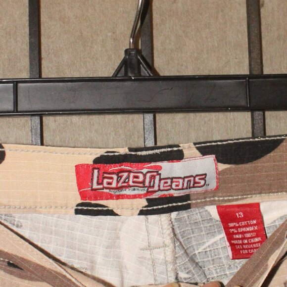 Women’s Vintage Pants - Y2K Low Rise Camo Pants/Capris 2000s Lazer Jeans sz. 13 - Picture 4 of 8